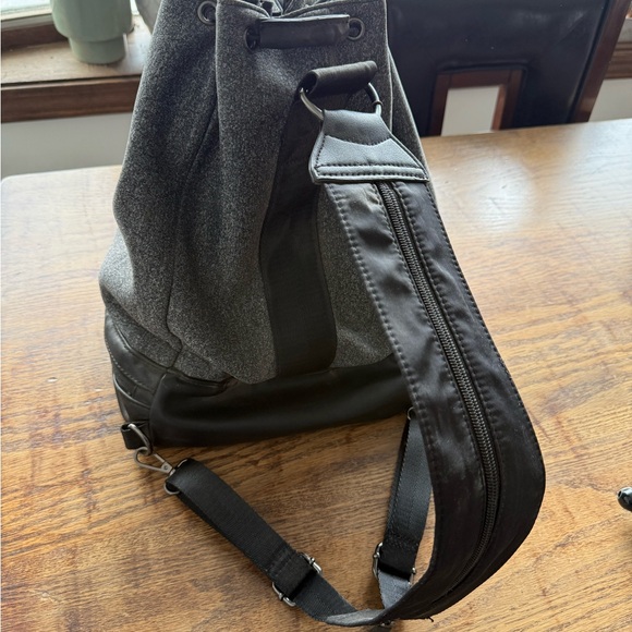 Lululemon Drawstring Bag - Picture 3 of 14